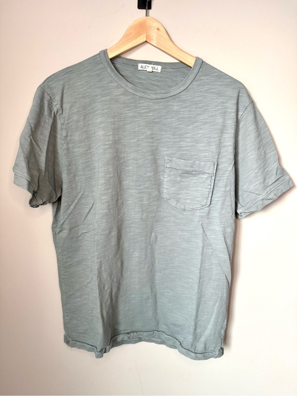 Alex Mill Short Sleeve Casual Crewneck Pocket Tee in Heathered Sage Green